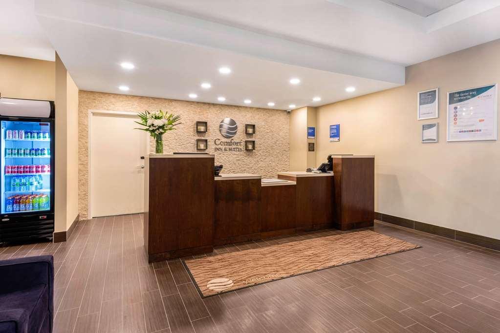 Comfort Inn & Suites Bowmanville Interior photo