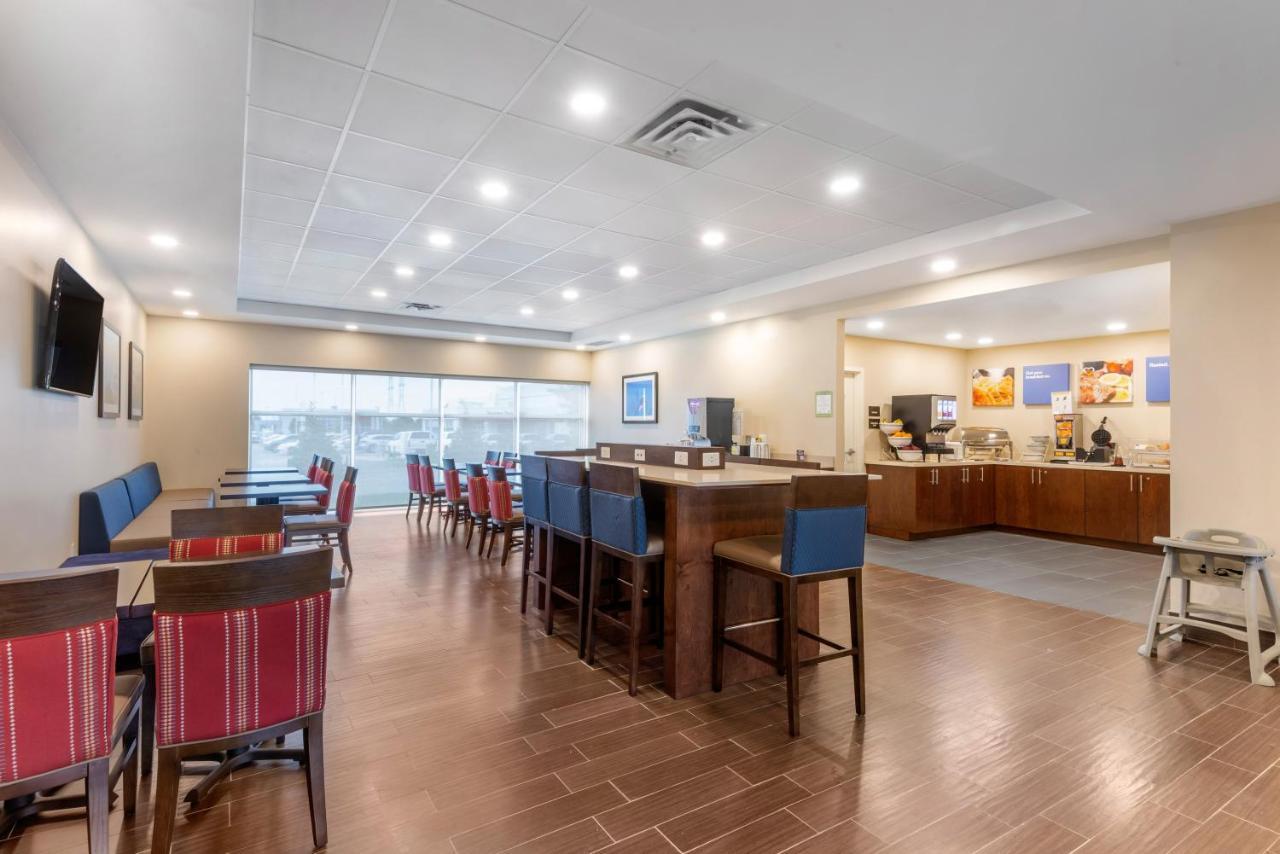 Comfort Inn & Suites Bowmanville Exterior photo