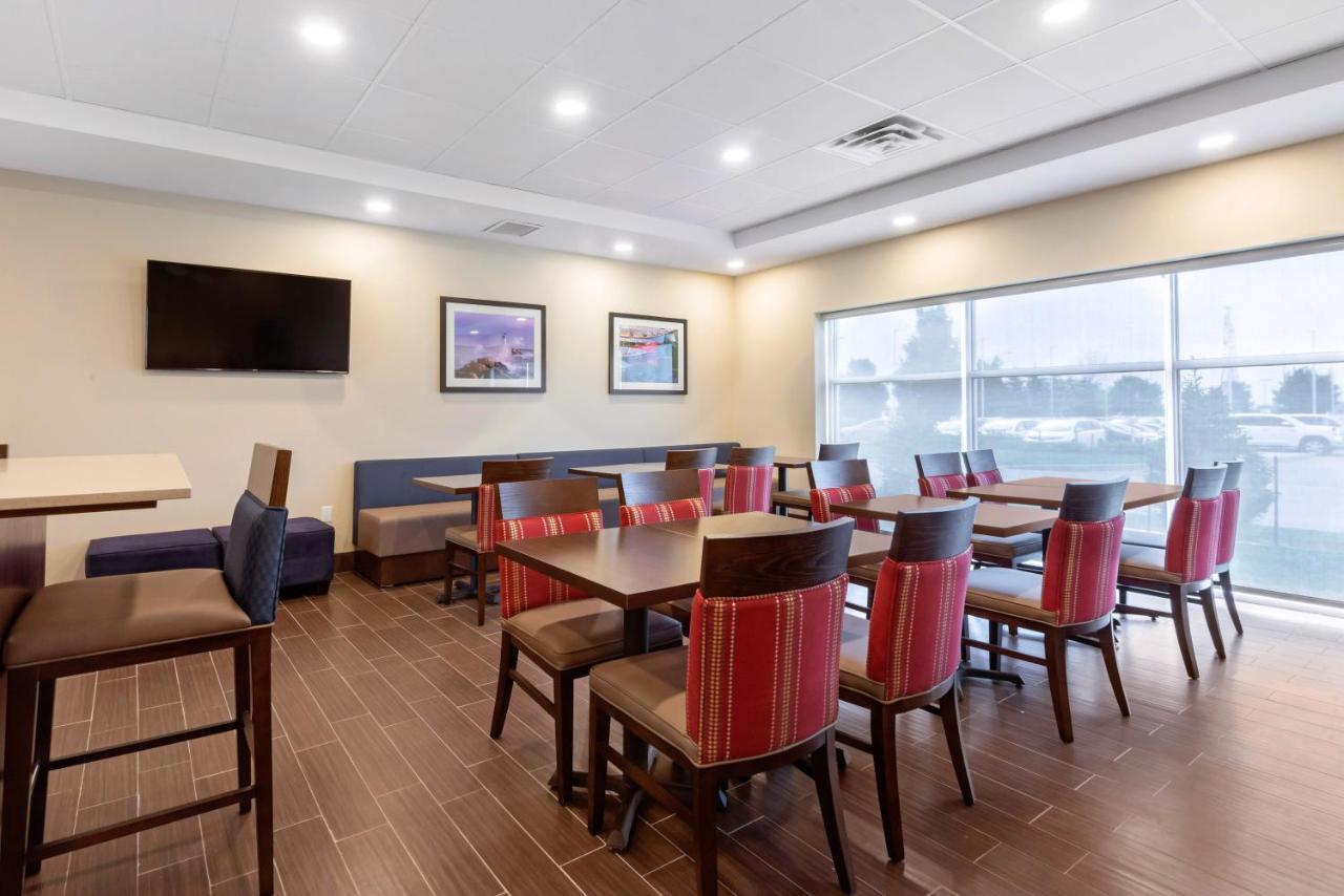 Comfort Inn & Suites Bowmanville Exterior photo